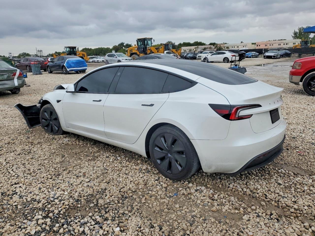 2024 Tesla Model 3 - Фото 2