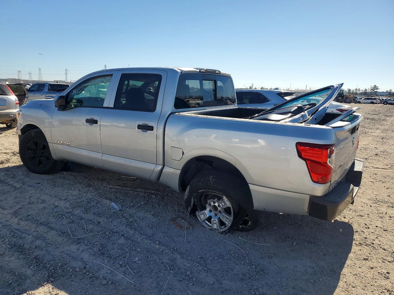 2018 Nissan Titan S - Фото 2