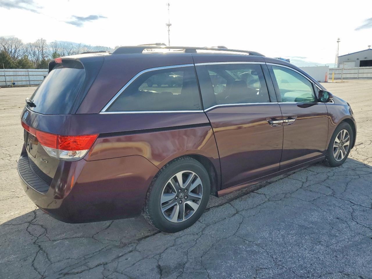2014 Honda Odyssey Touring - Image 3