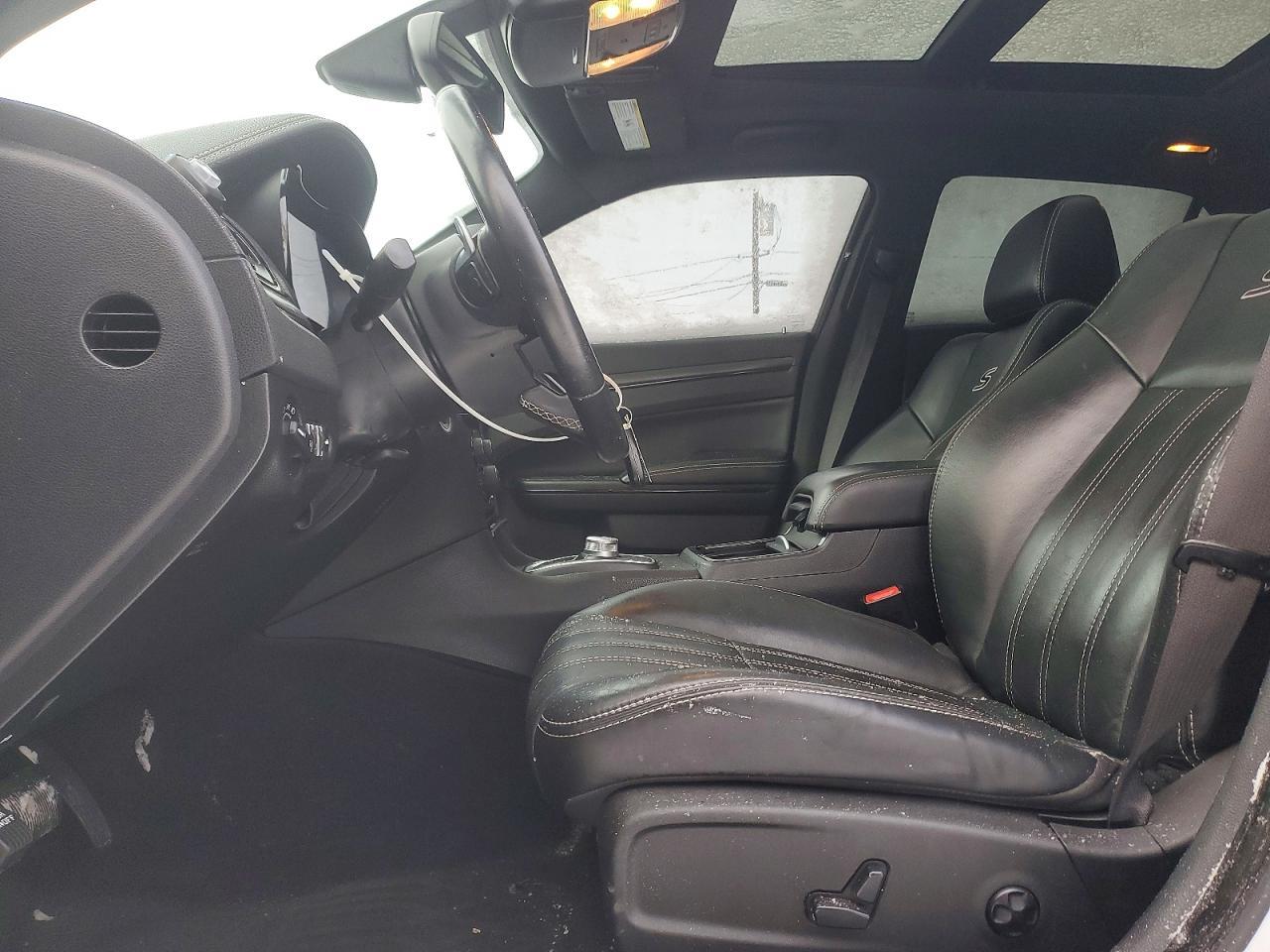 2015 Chrysler 300 S - Image 7