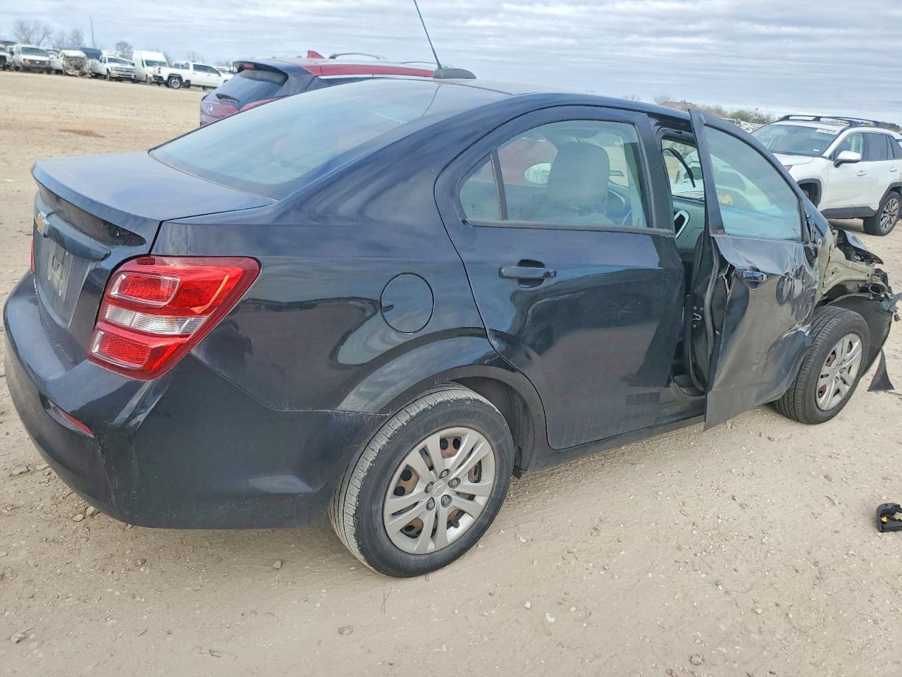 2020 Chevrolet Sonic Ls - Фото 3