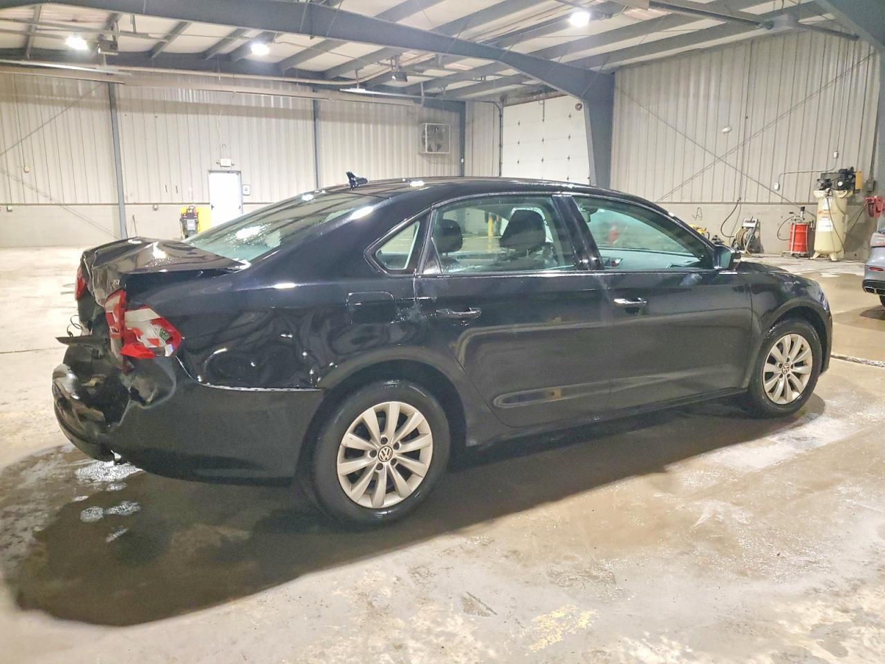 2015 Volkswagen Passat S - Фото 3