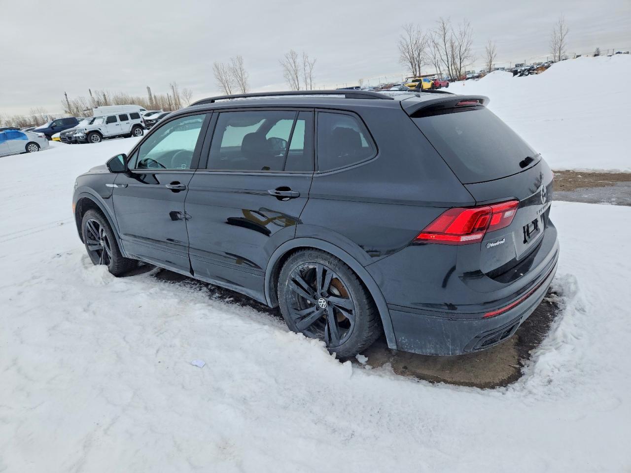 2023 Volkswagen Tiguan Se R-Line Black - Image 2