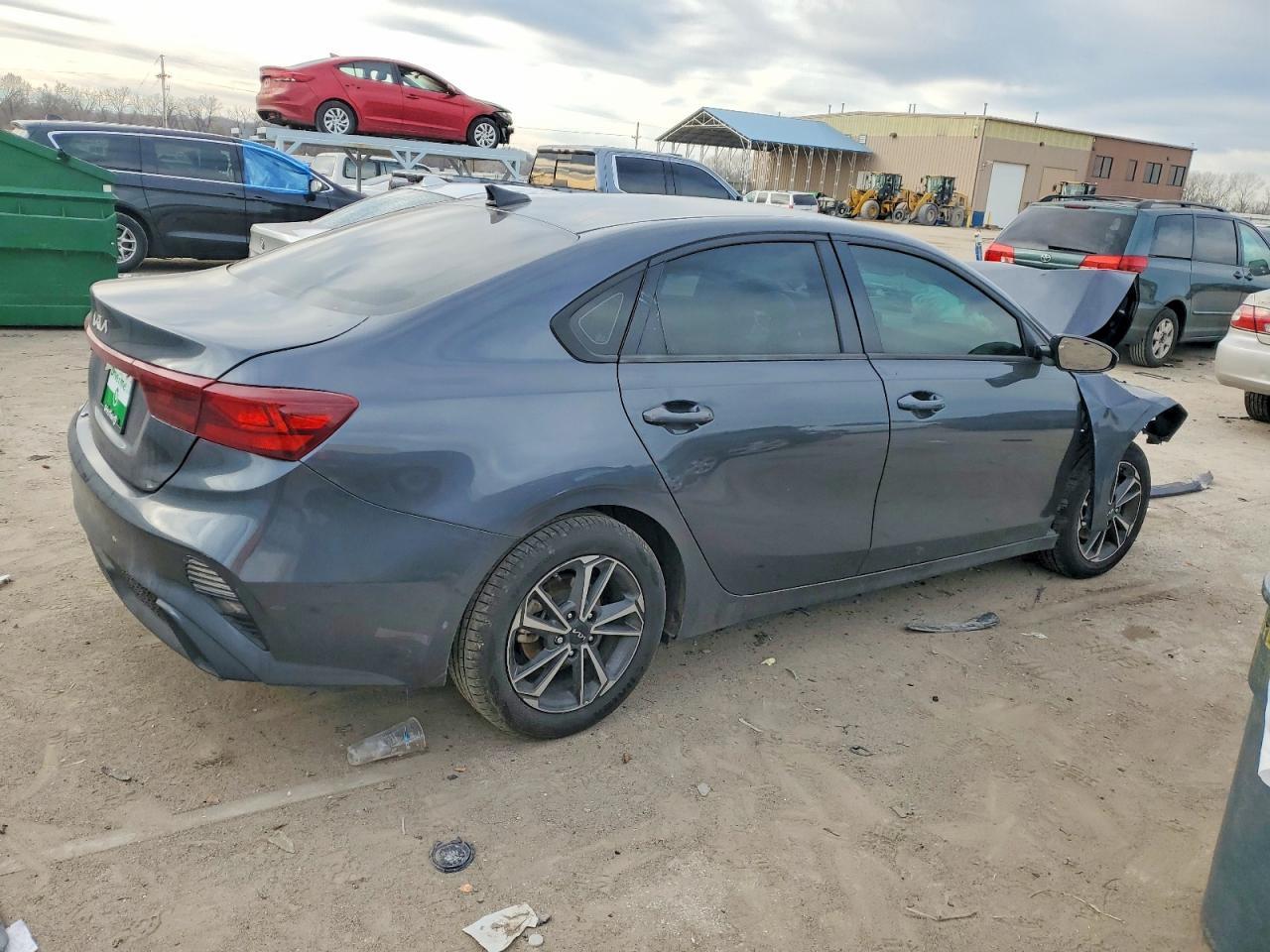 2022 Kia Forte Lxs - Фото 3