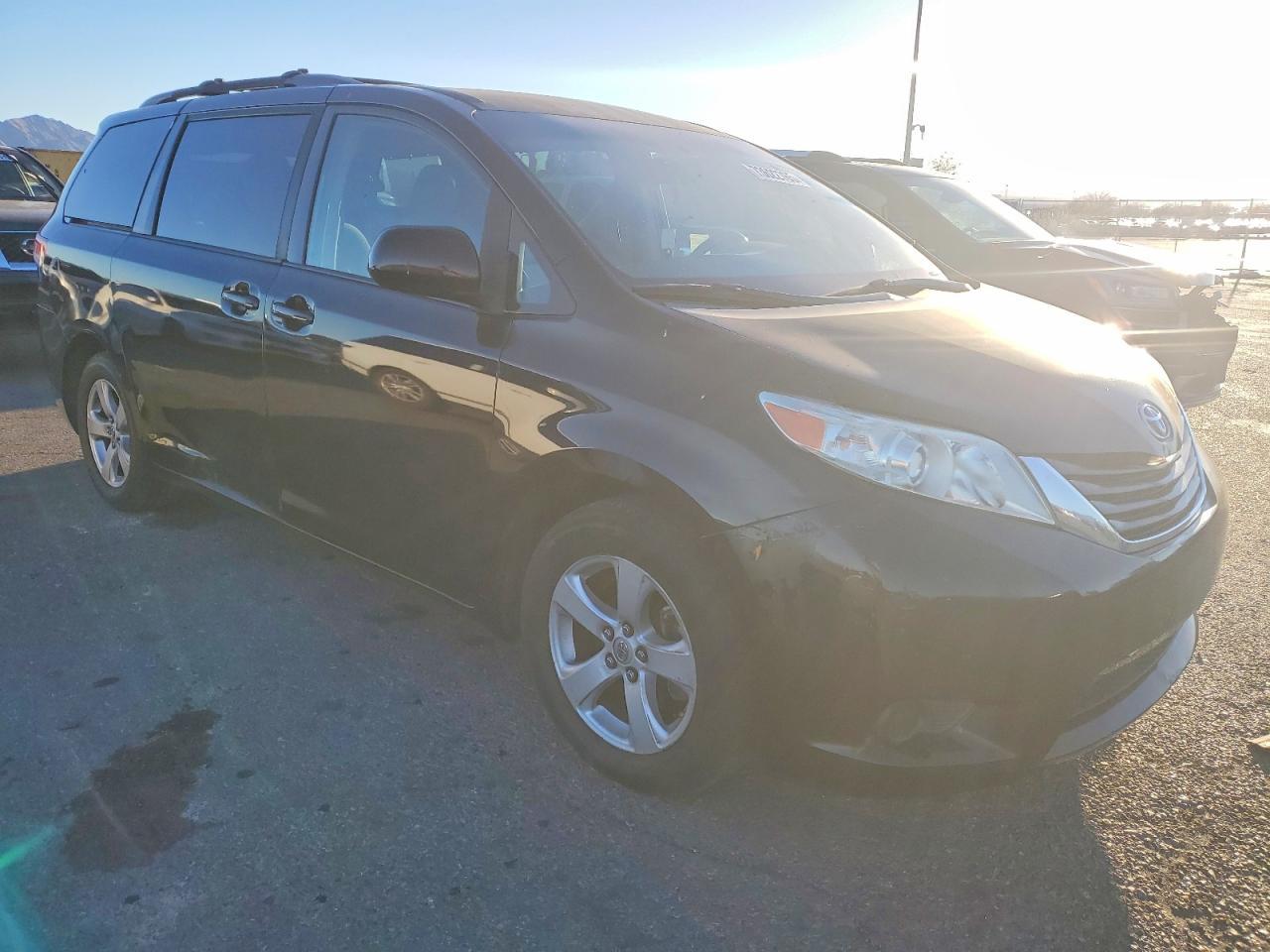 2013 Toyota Sienna Le - Фото 4