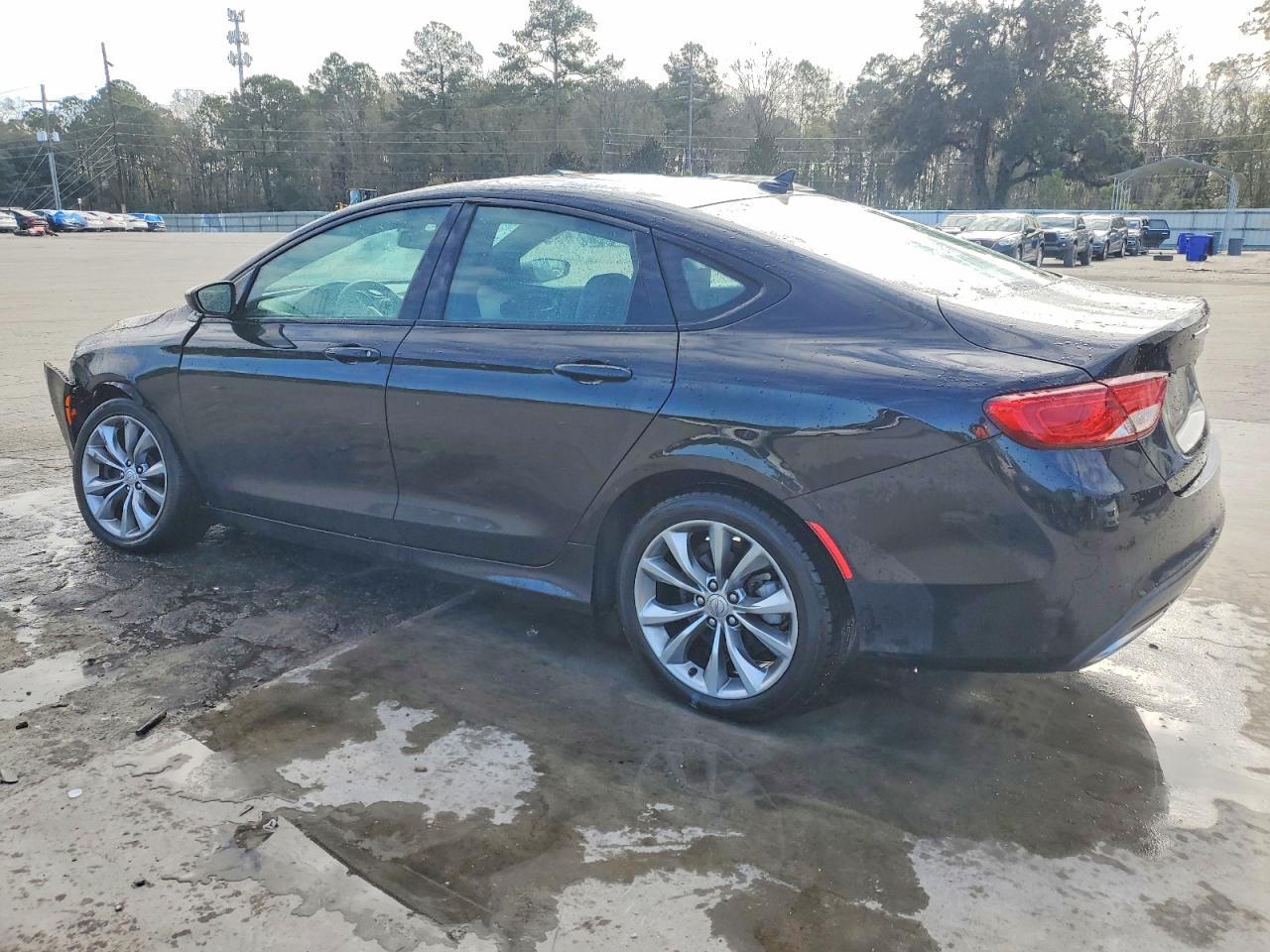 2015 Chrysler 200 S - Фото 2