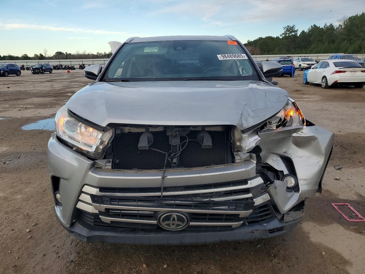 2017 Toyota Highlander Se - Image 5