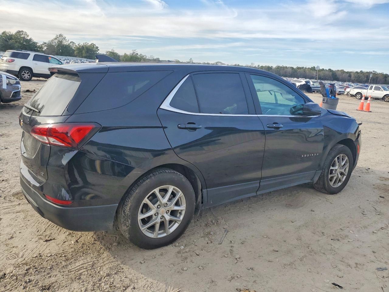 2022 Chevrolet Equinox Lt - Image 3