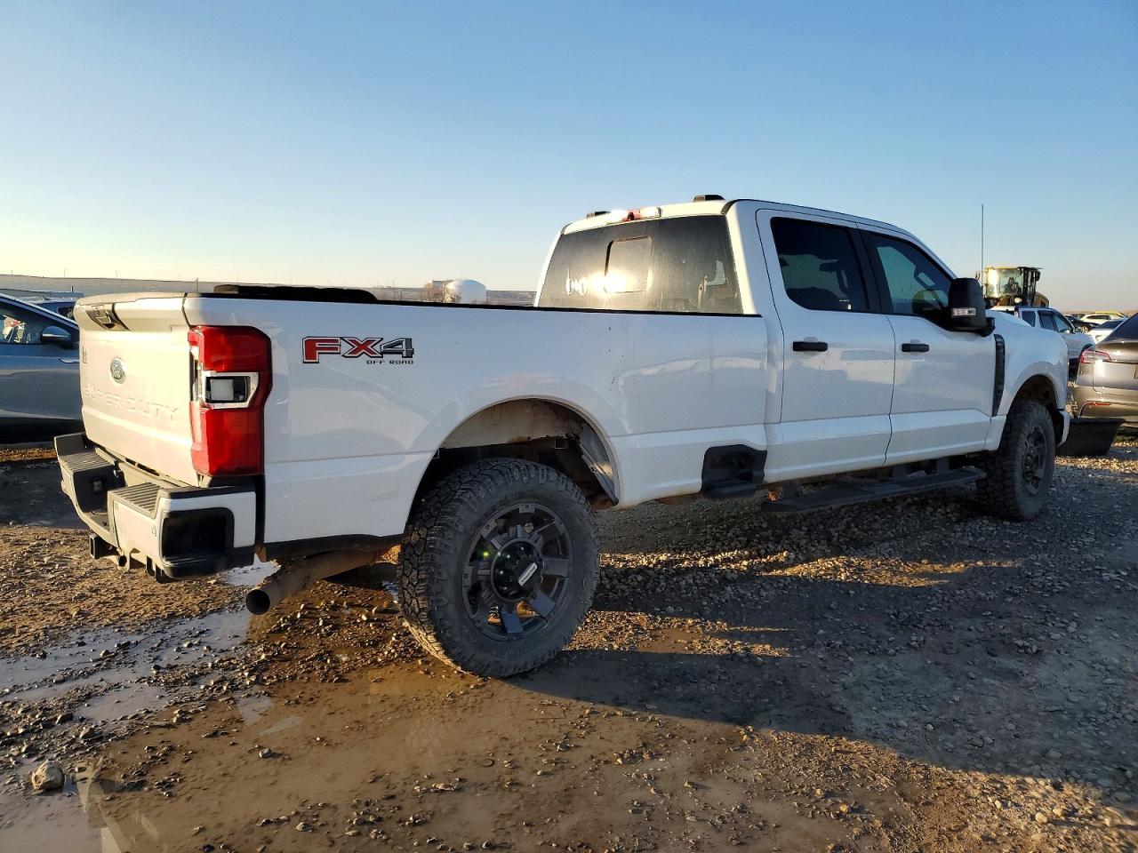 2023 Ford F250 Super Duty - Image 3