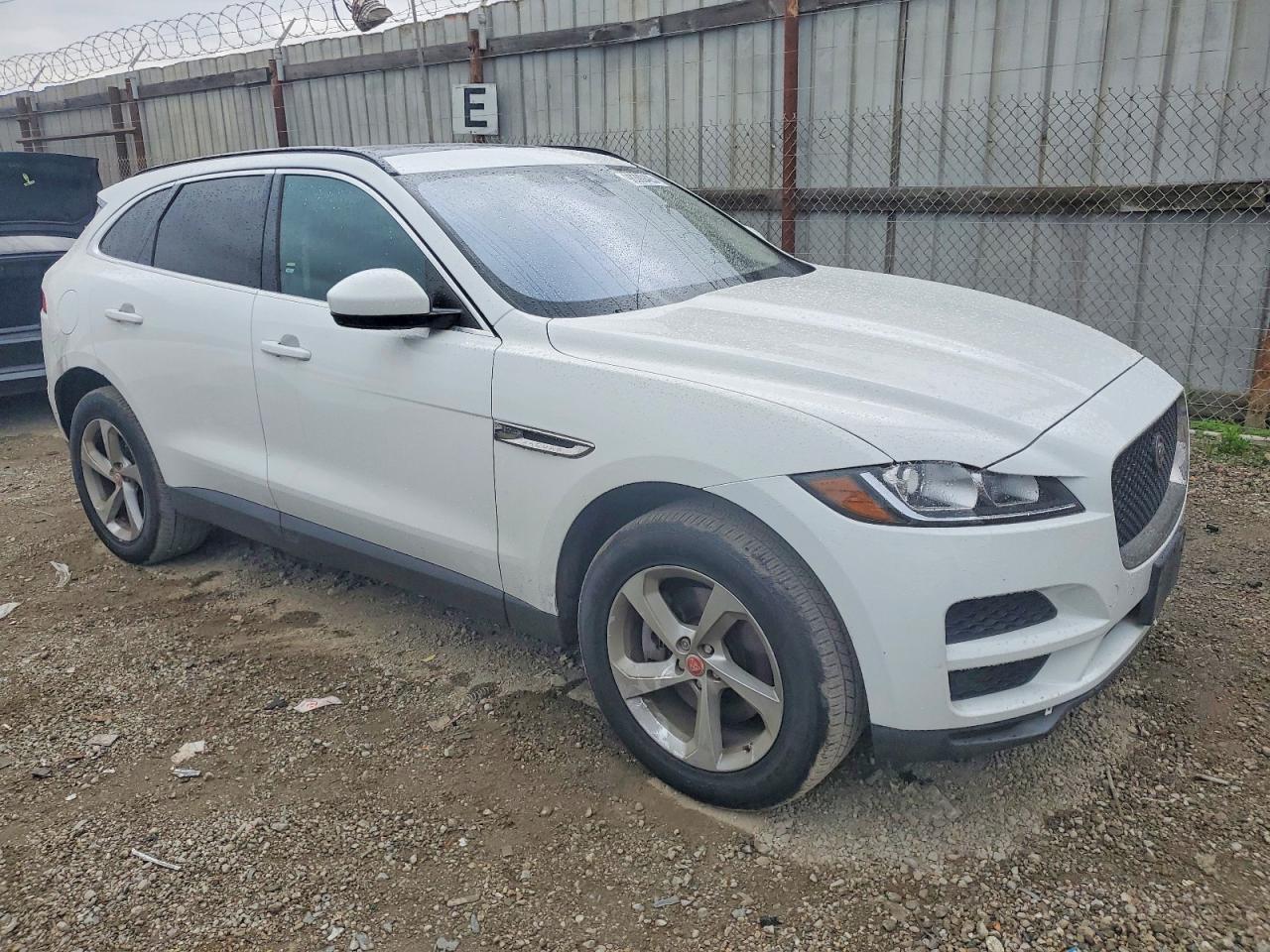 2019 Jaguar F-Pace Premium - Image 4