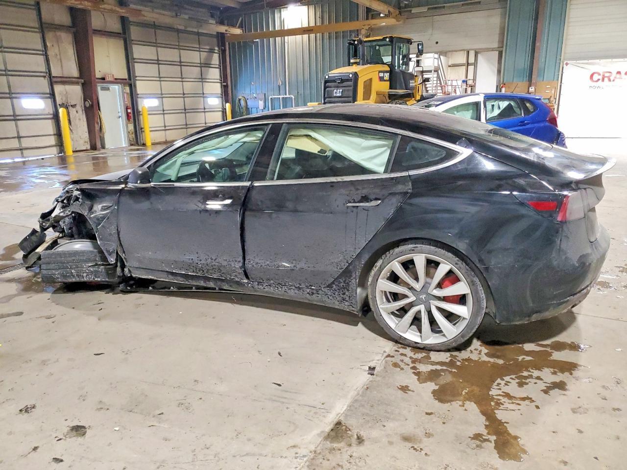 2018 Tesla Model 3 - Фото 2