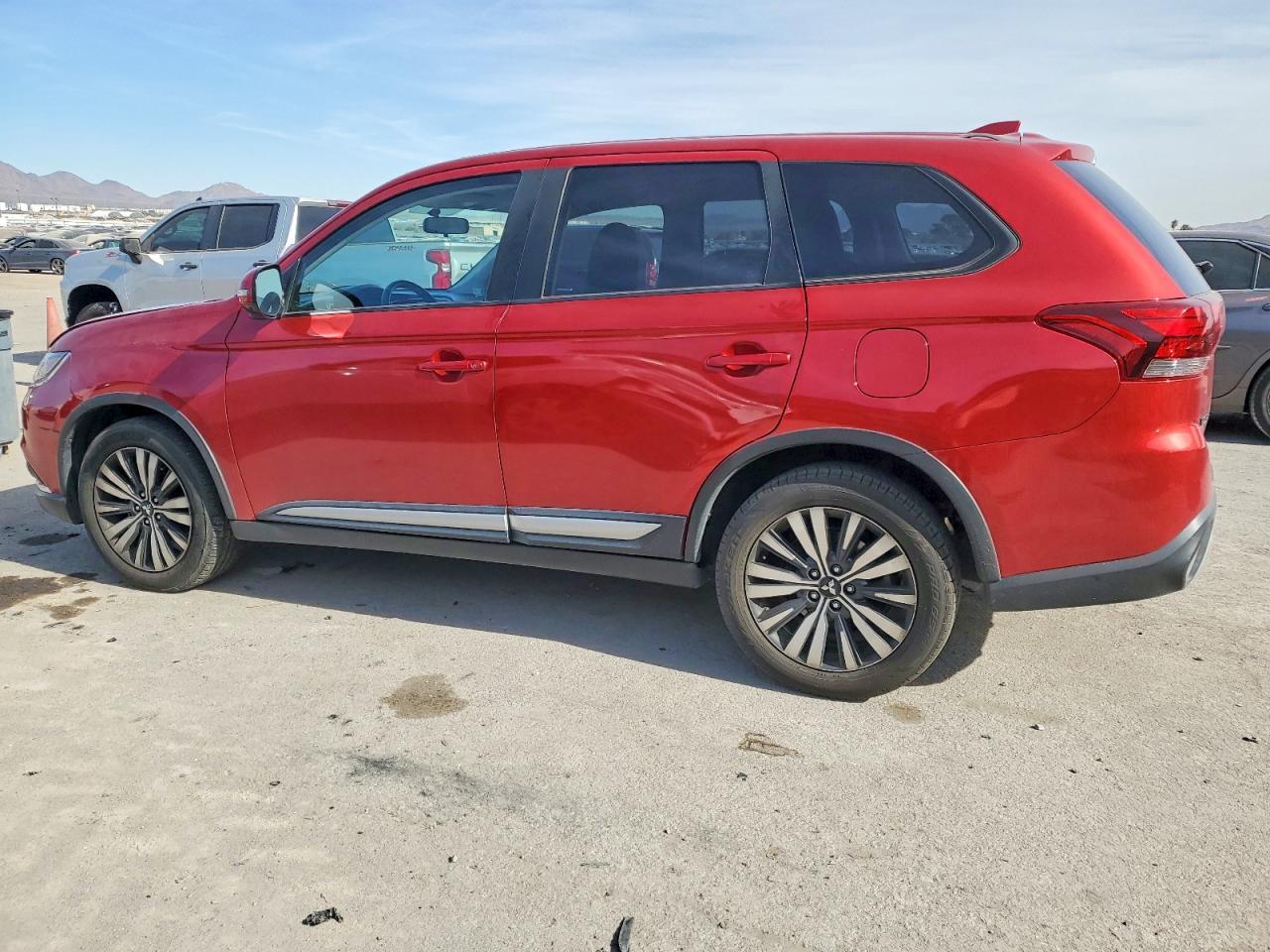 2019 Mitsubishi Outlander Se - Image 2