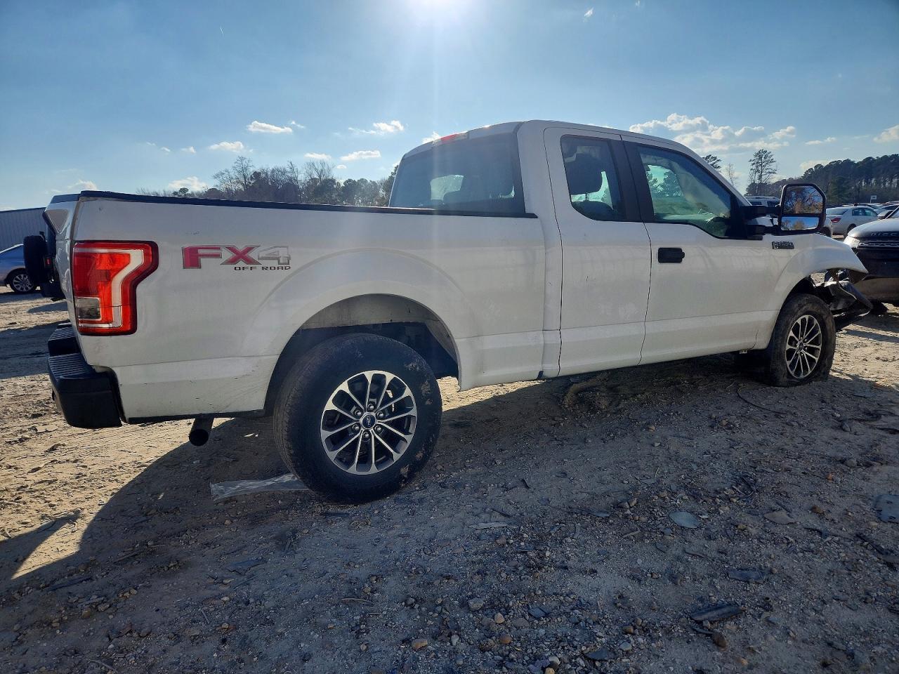 2016 Ford F150 Super Cab - Фото 3
