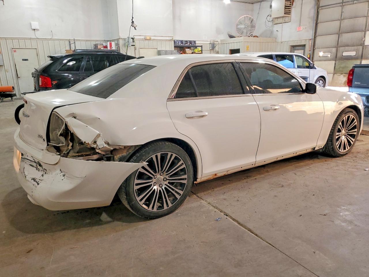 2012 Chrysler 300 S - Фото 3