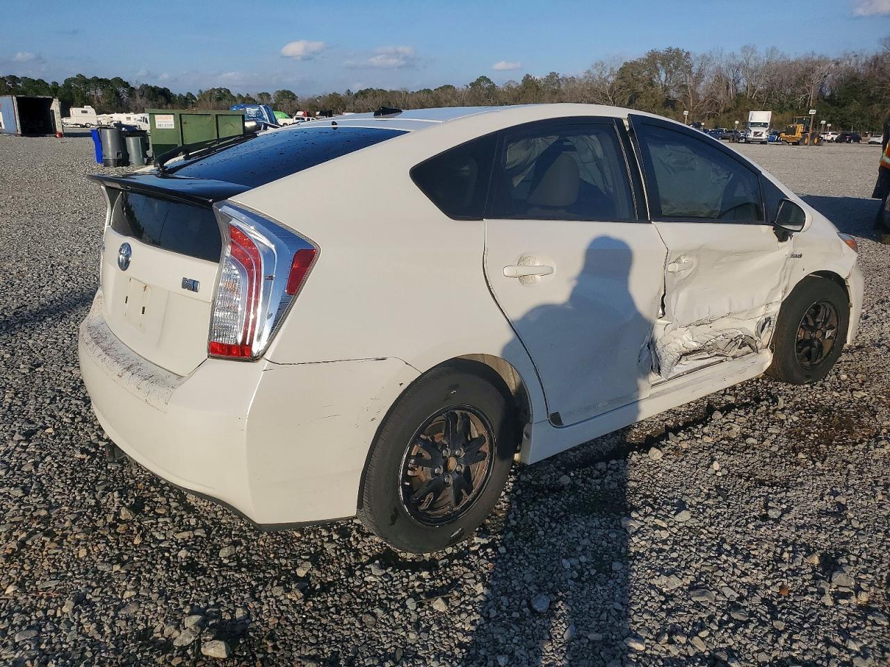 2015 Toyota Prius Three - Фото 3