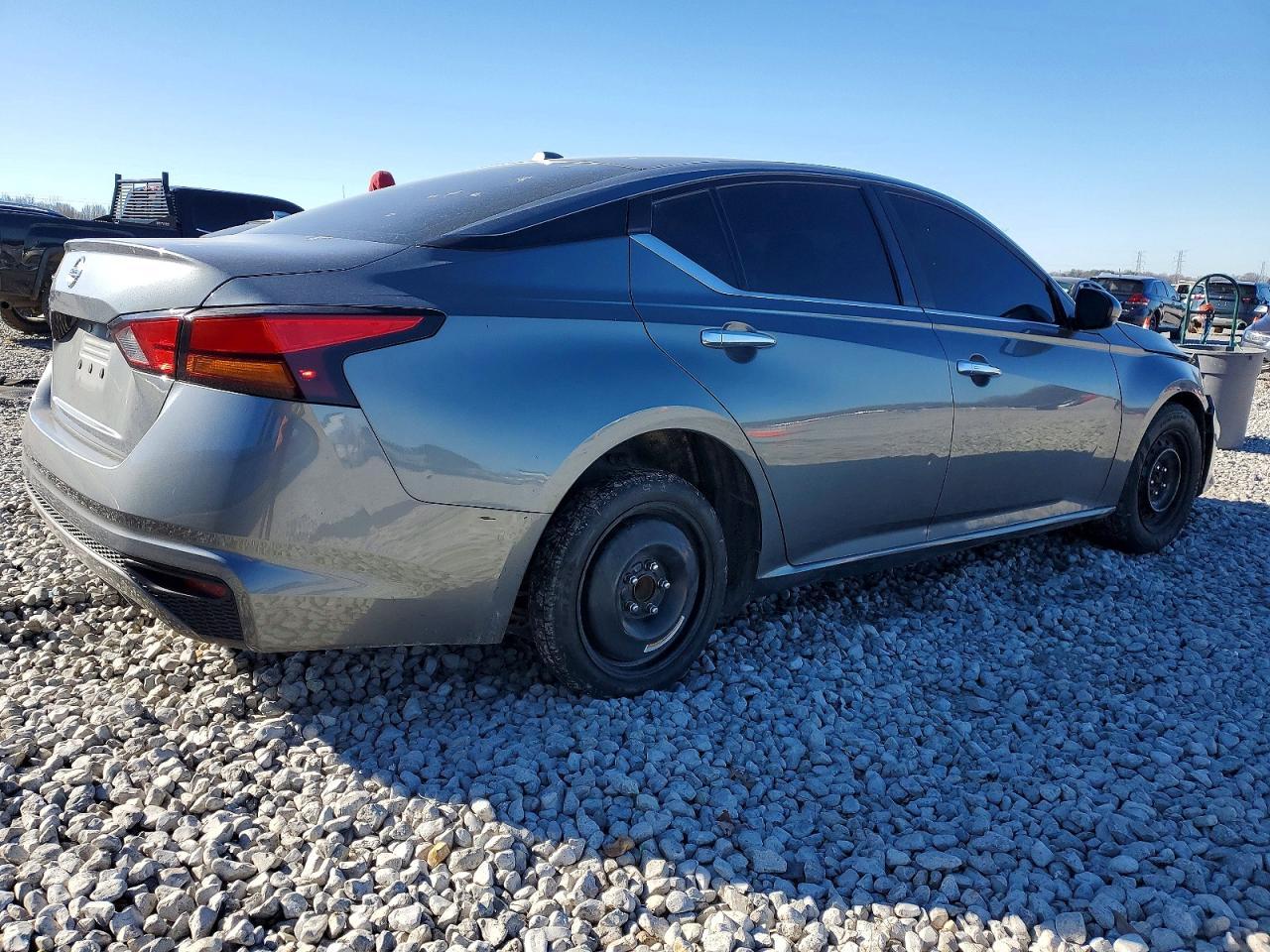 2020 Nissan Altima S - Фото 3