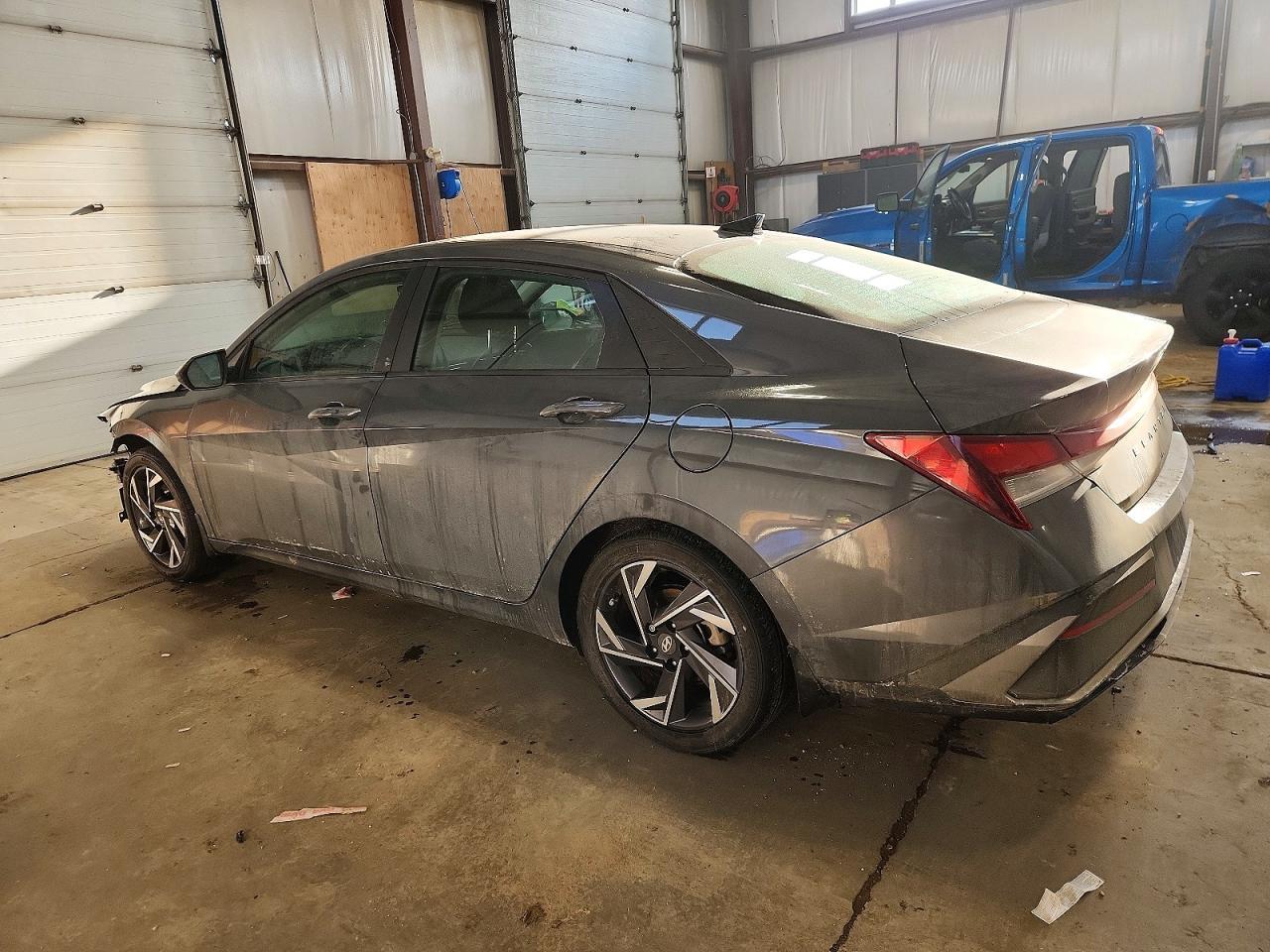 2025 Hyundai Elantra Preferred 4D - Фото 2