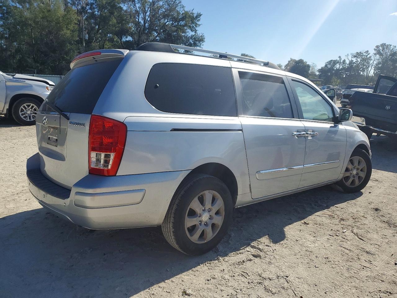 2007 Hyundai Entourage Gls - Фото 3