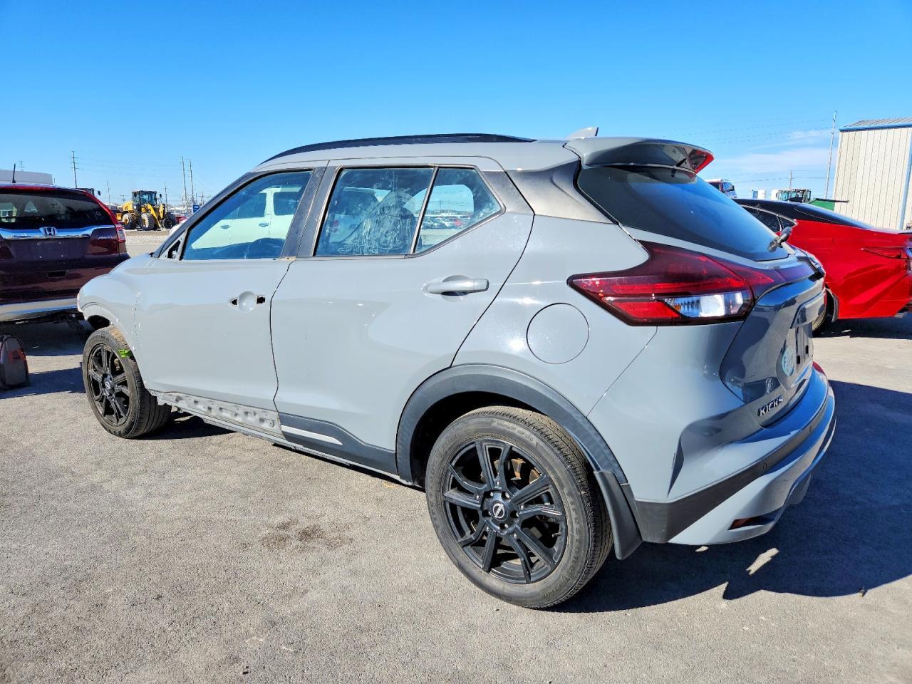 2022 Nissan Kicks Sr - Image 2