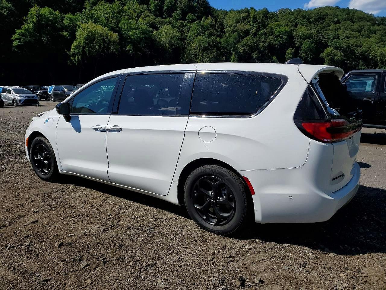 2024 Chrysler Pacifica Hybrid Select - Фото 2