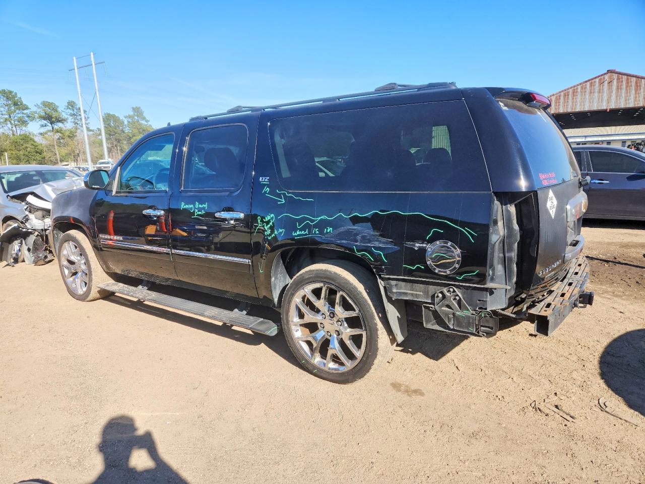 2013 Chevrolet Suburban C1500 Ltz - Image 2