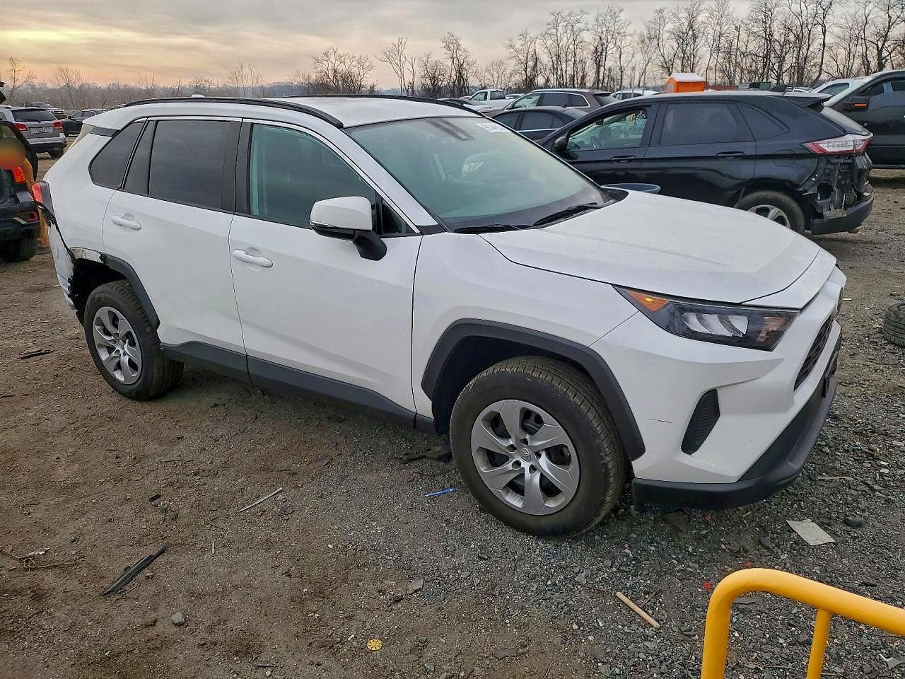 2020 Toyota Rav4 Le - Фото 4