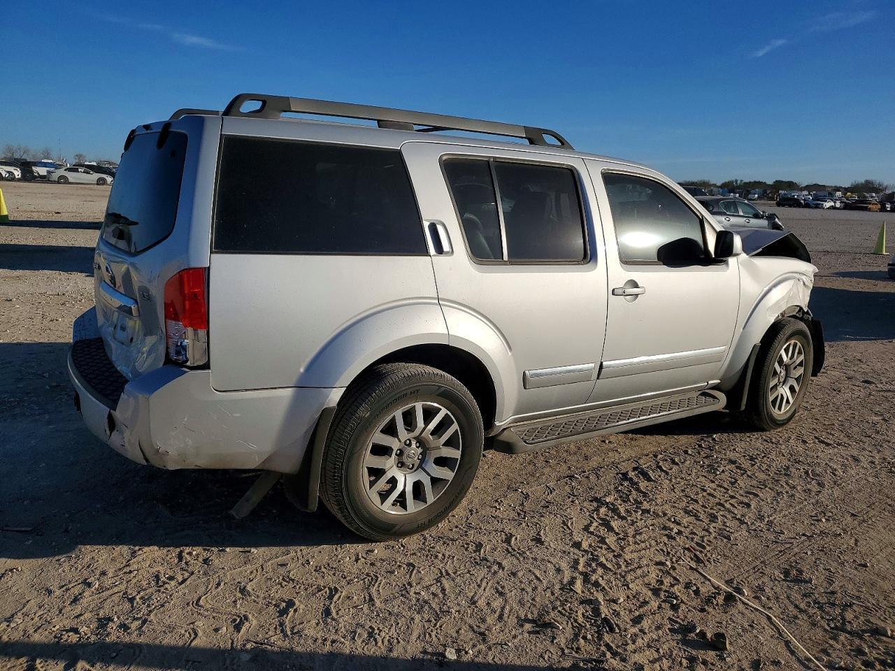 2011 Nissan Pathfinder S - Фото 3