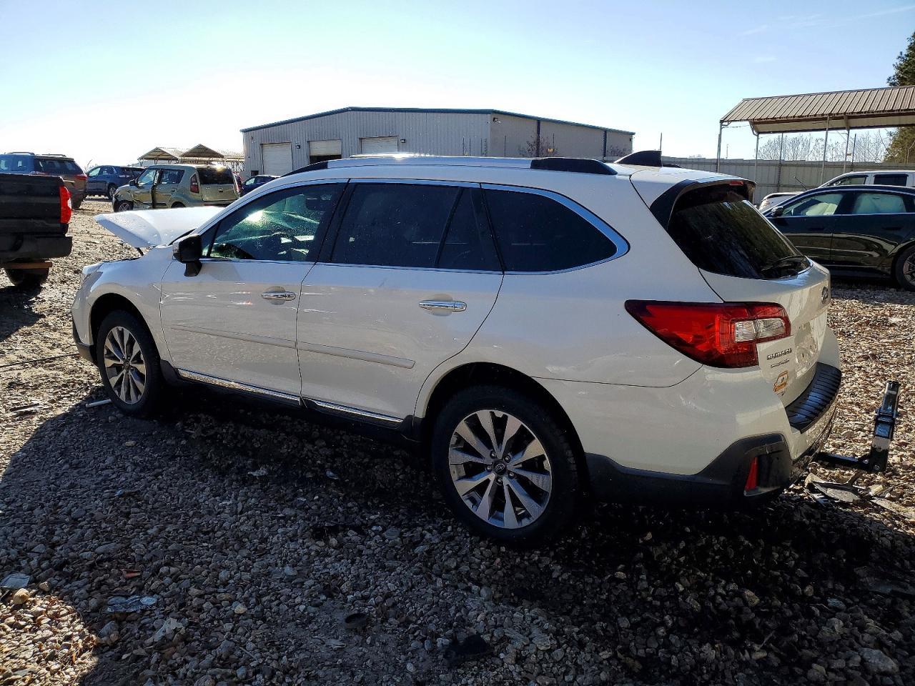 2018 Subaru Outback Touring - Image 2