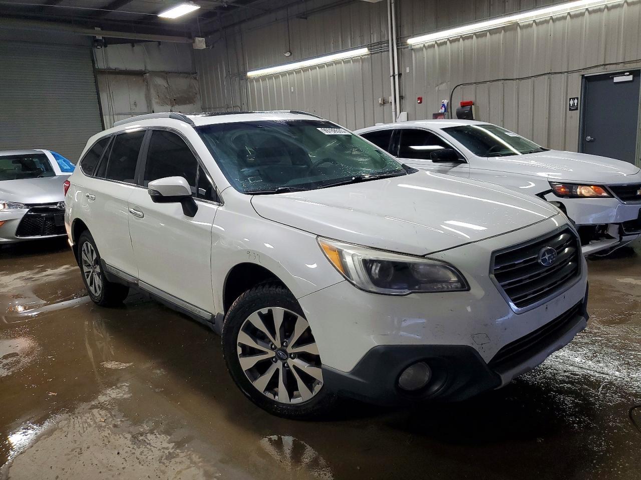 2017 Subaru Outback Touring - Image 4