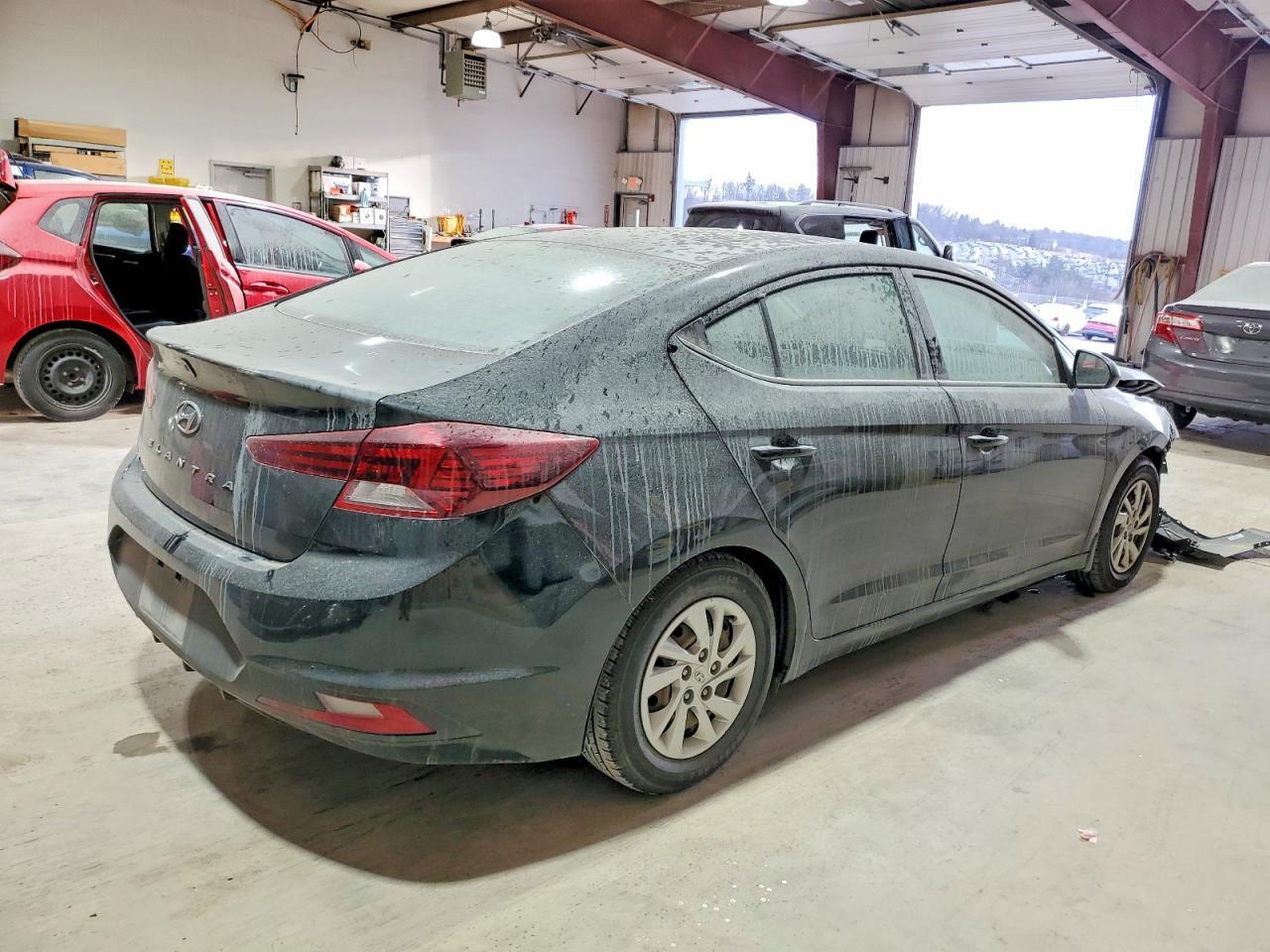 2020 Hyundai Elantra Se - Image 3