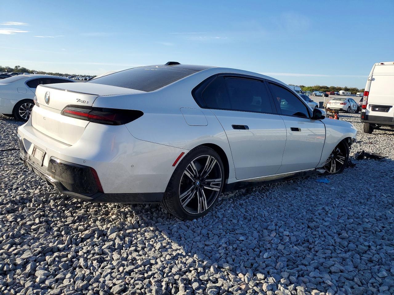 2023 BMW 740 I - Фото 3