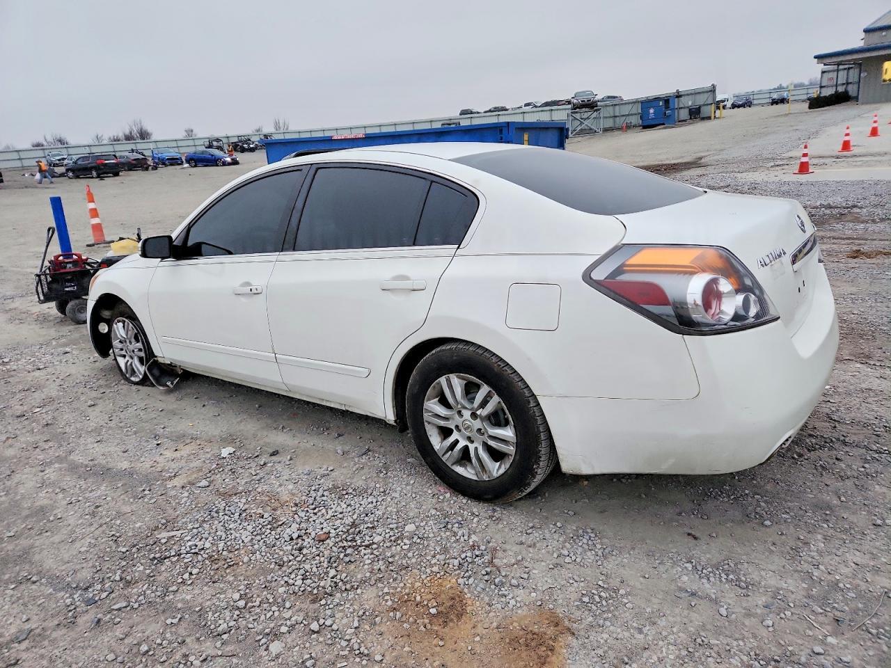 2012 Nissan Altima Base - Фото 2
