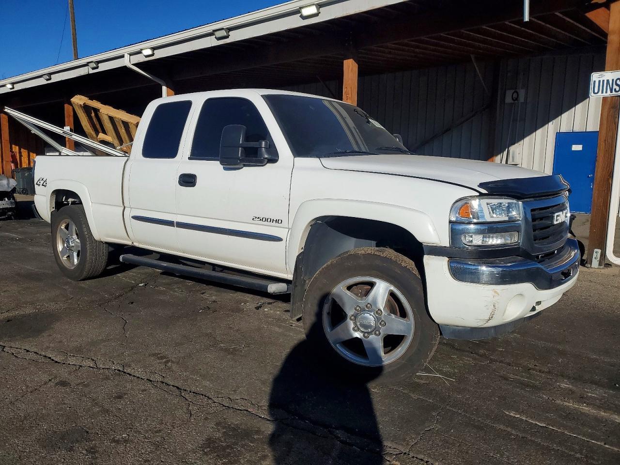 2004 GMC Sierra - Image 4