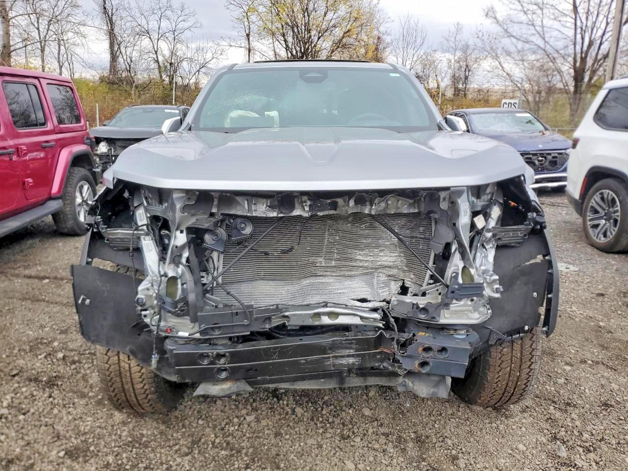 2024 GMC Canyon Denali - Image 5