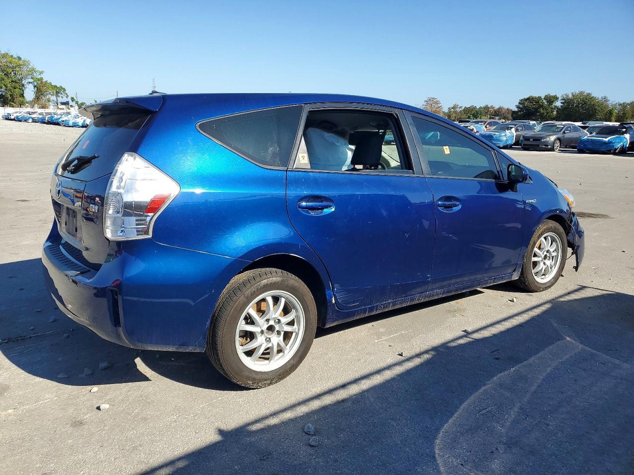 2014 Toyota Prius V - Image 3