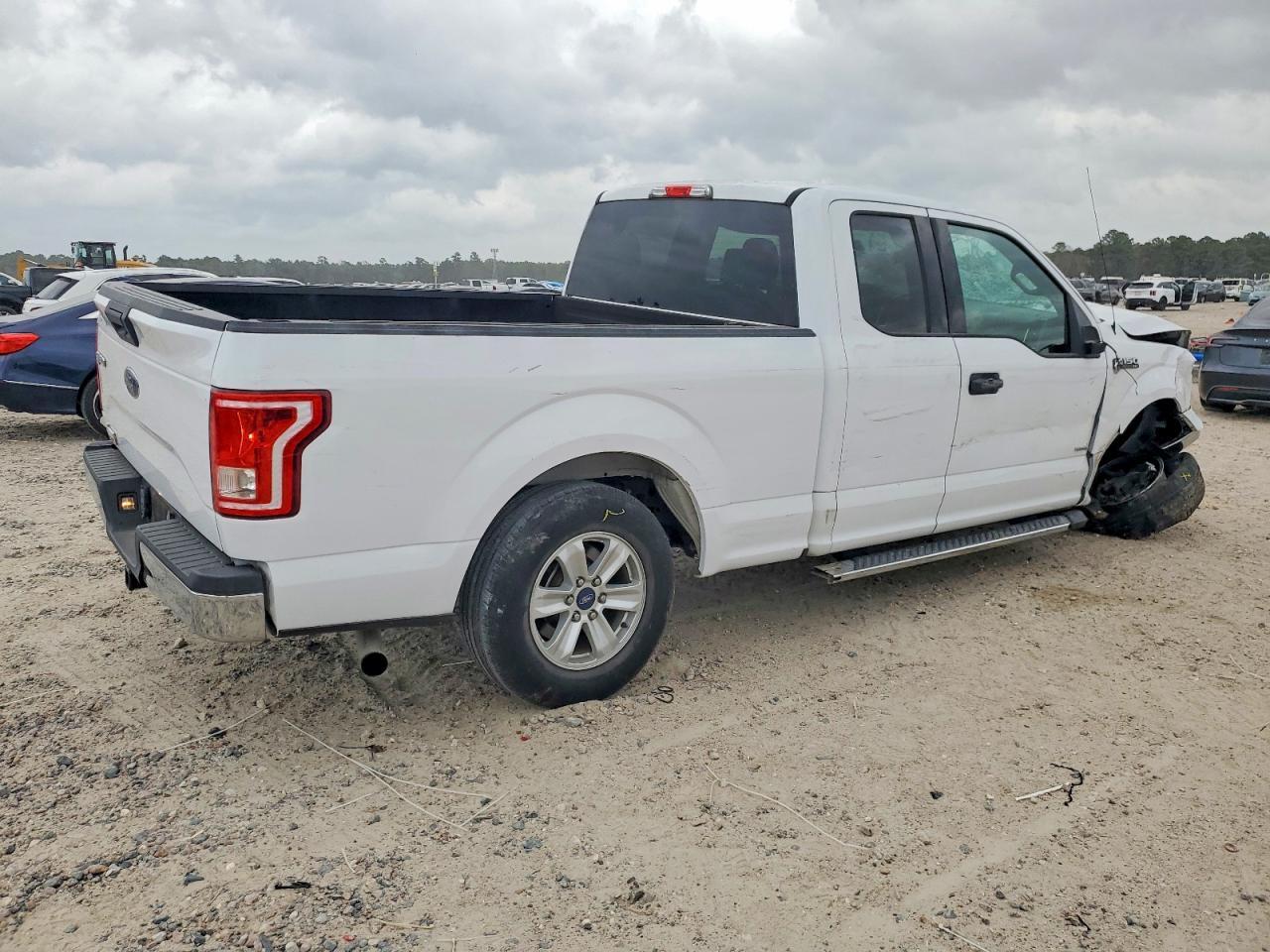 2015 Ford F150 Super Cab - Фото 3