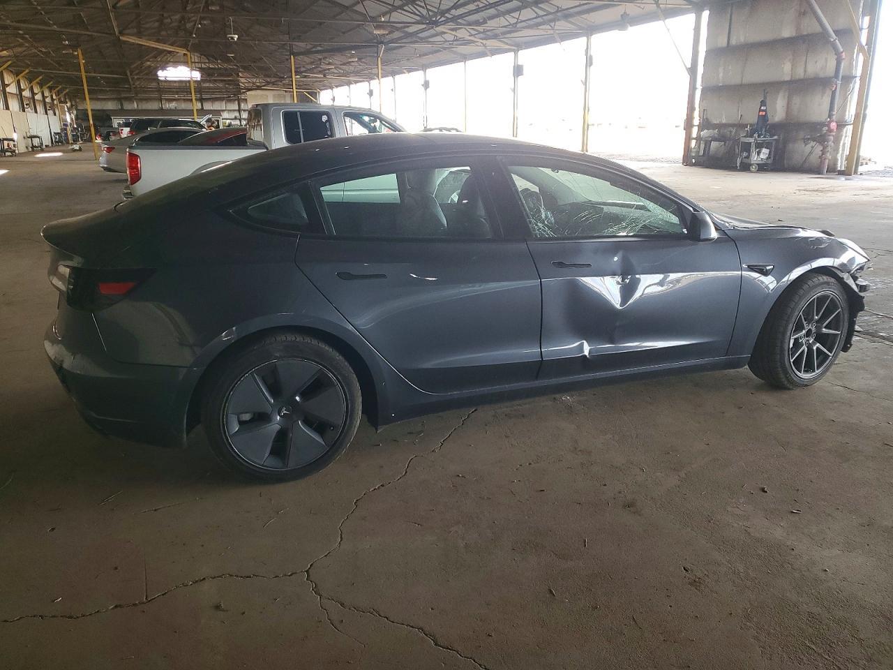 2023 Tesla Model 3 - Фото 3