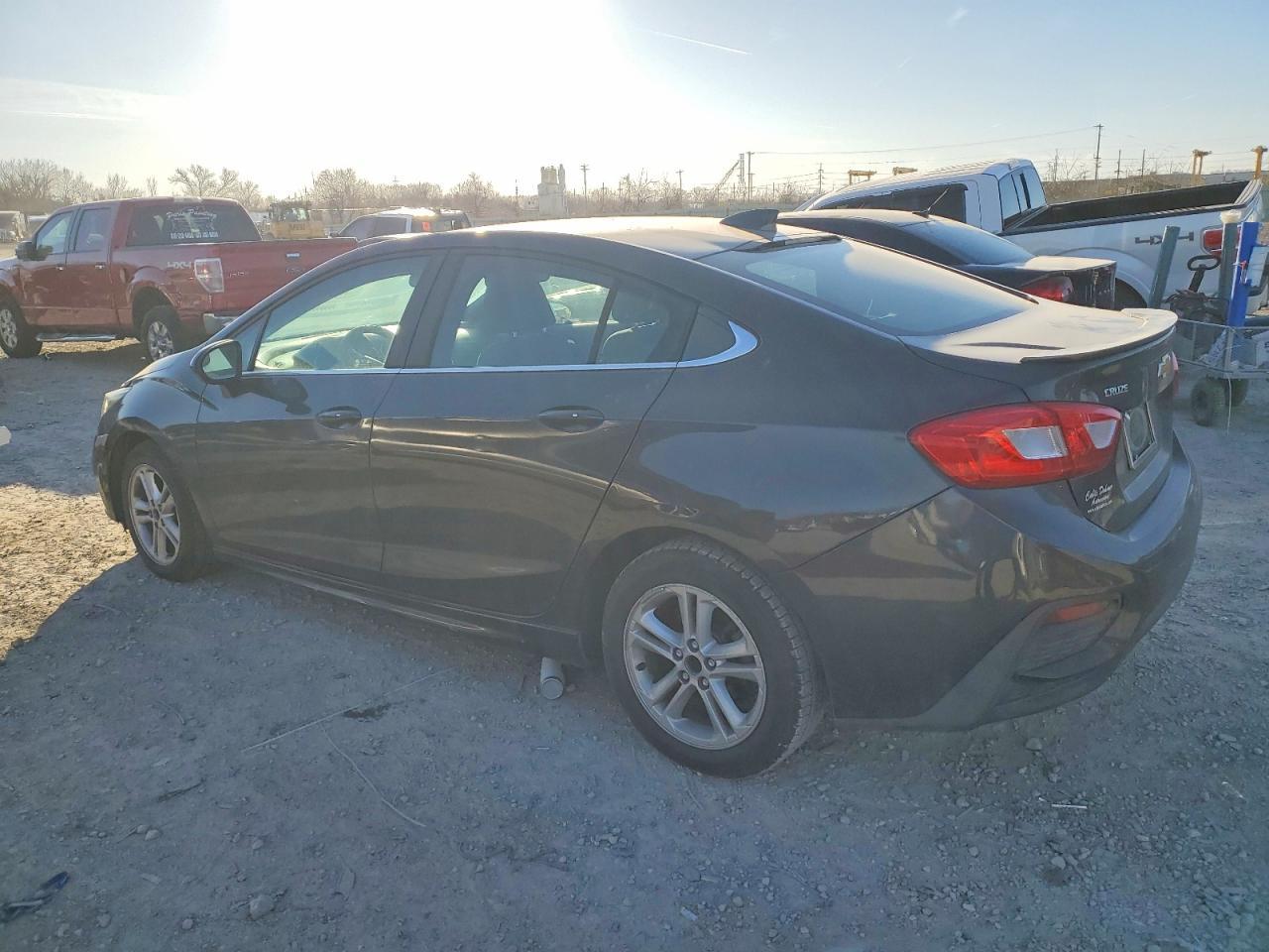 2017 Chevrolet Cruze Lt - Фото 2