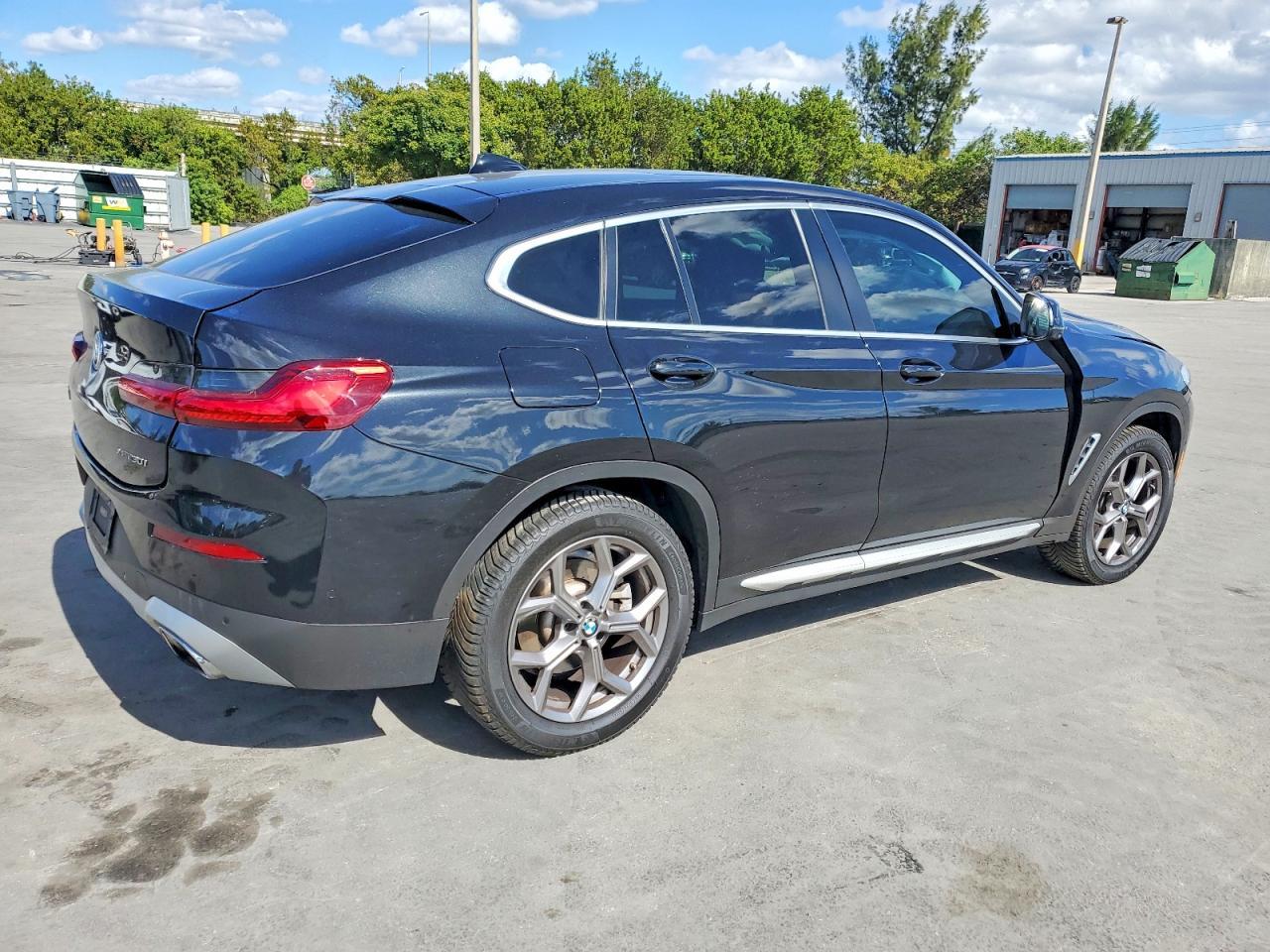 2024 BMW X4 xDrive30I - Image 3