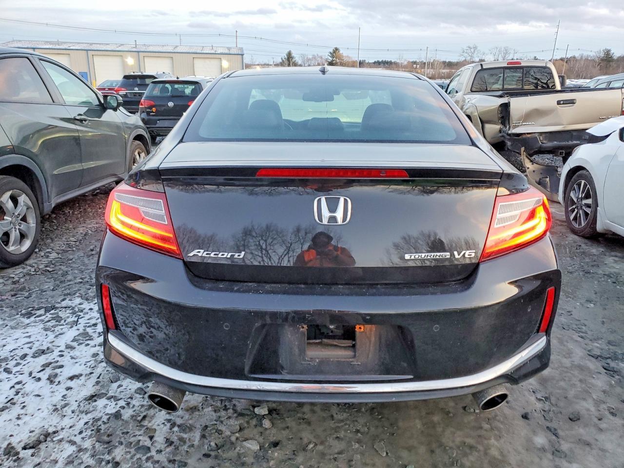 2017 Honda Accord Touring - Image 6