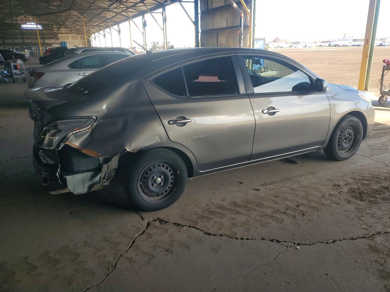 2013 Nissan Versa S - Фото 3