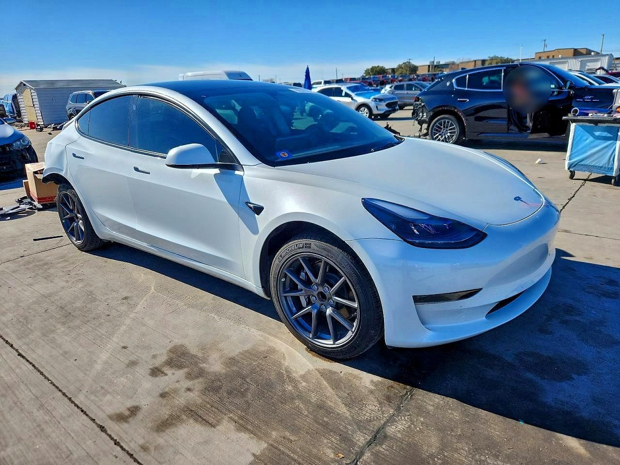 2023 Tesla Model 3 - Фото 4