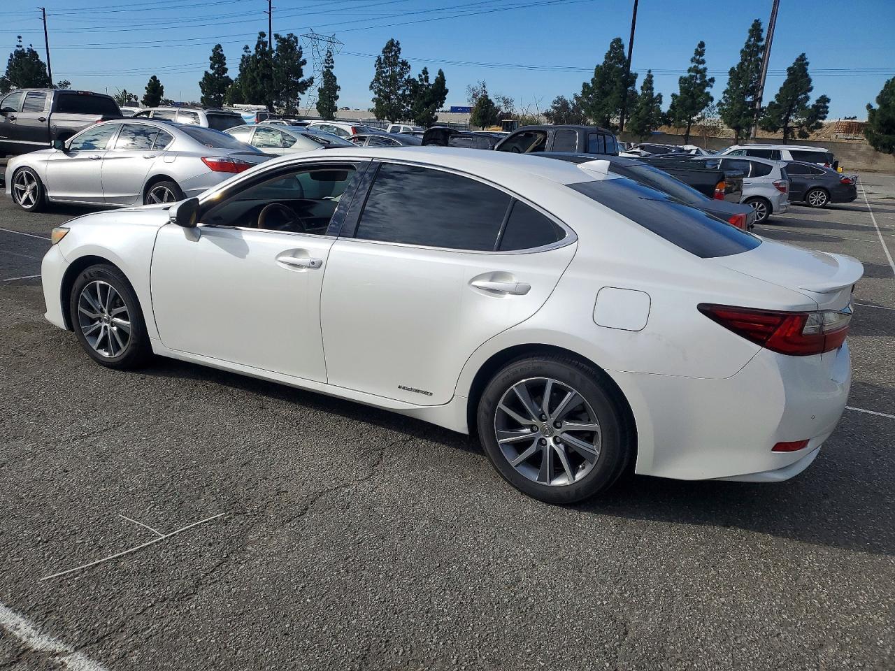 2016 Lexus Es 300H - Image 2