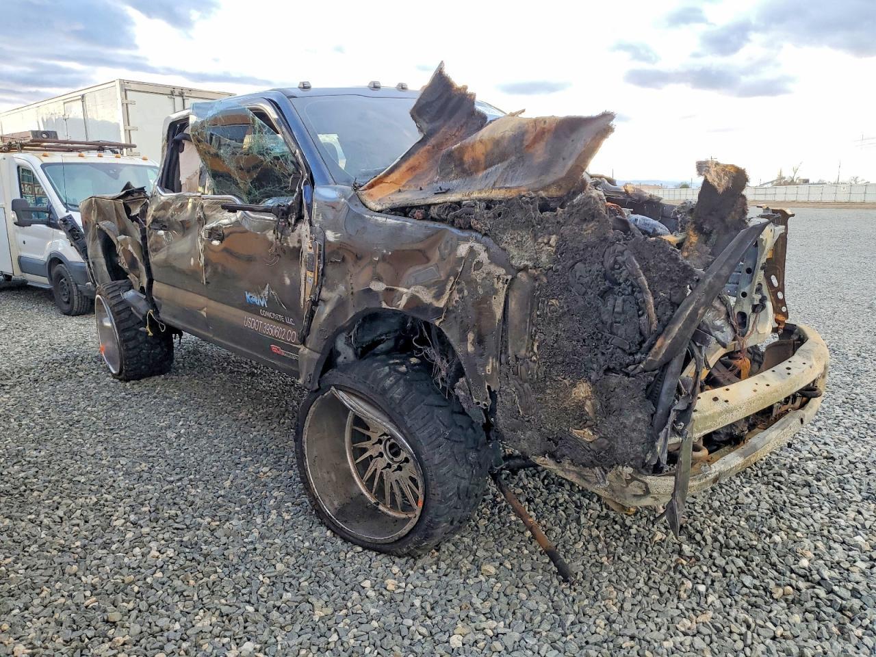 2025 Ford F350 Super Duty - Image 4