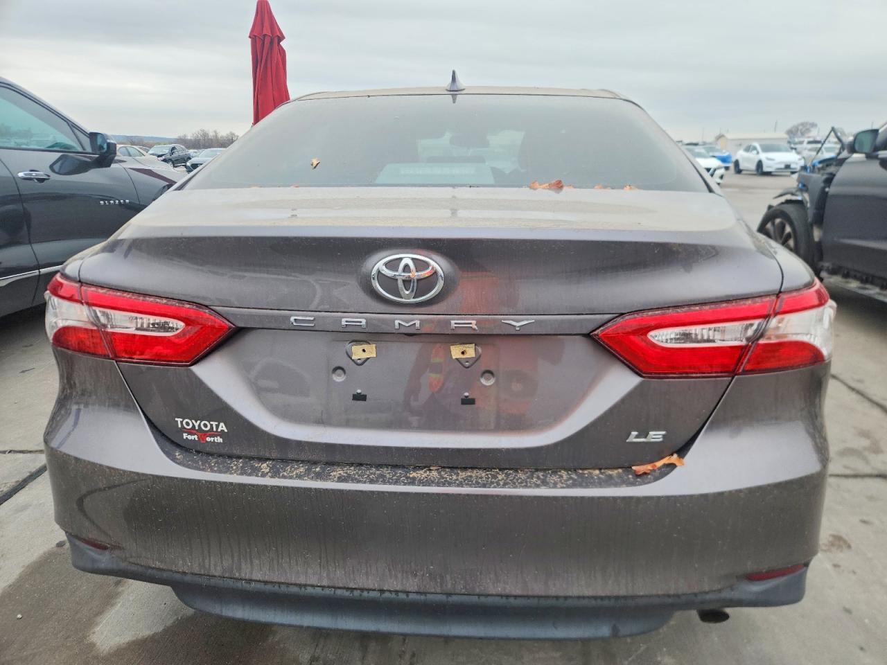 2020 Toyota Camry Le - Фото 6