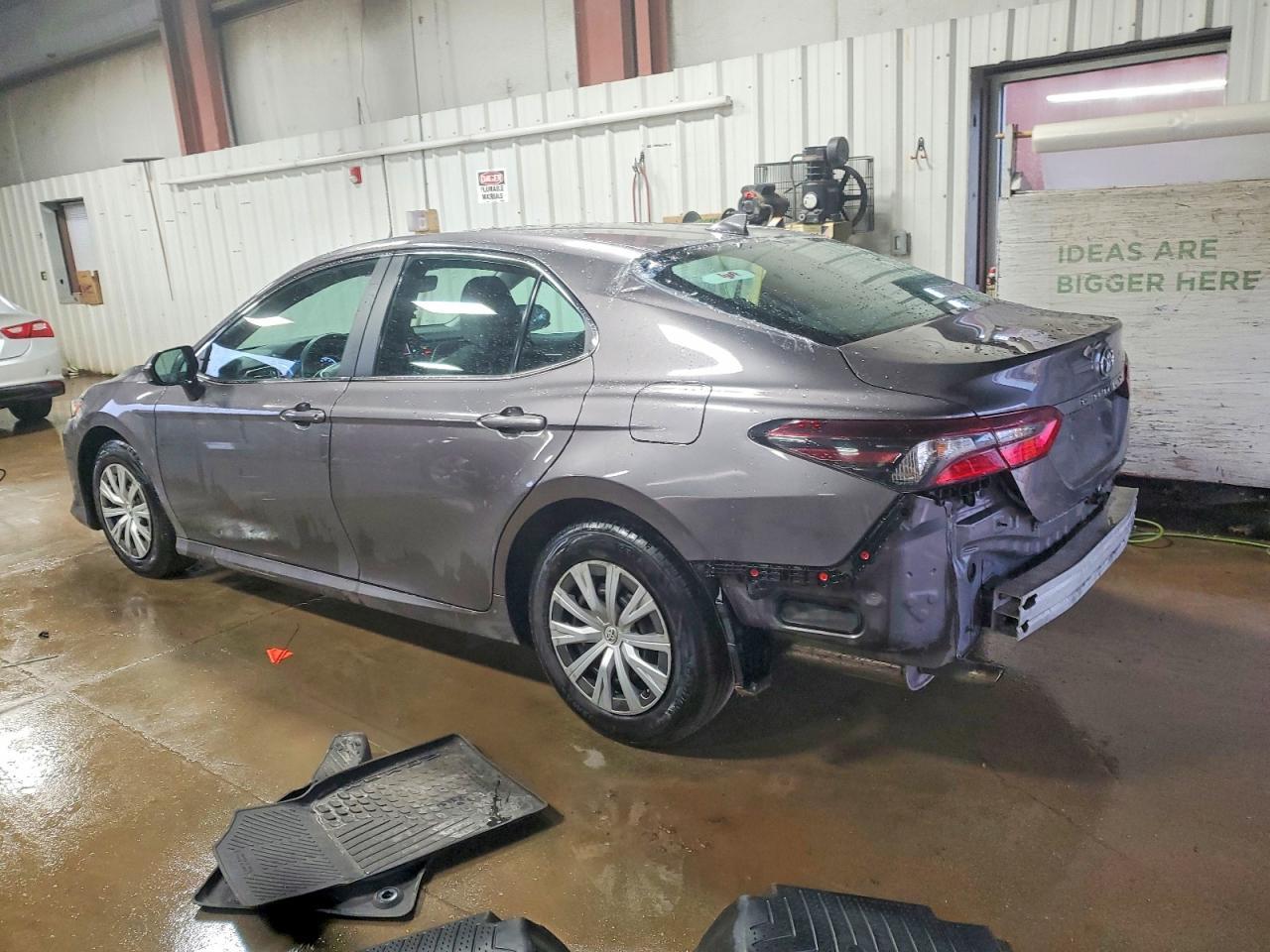2023 Toyota Camry - Фото 2