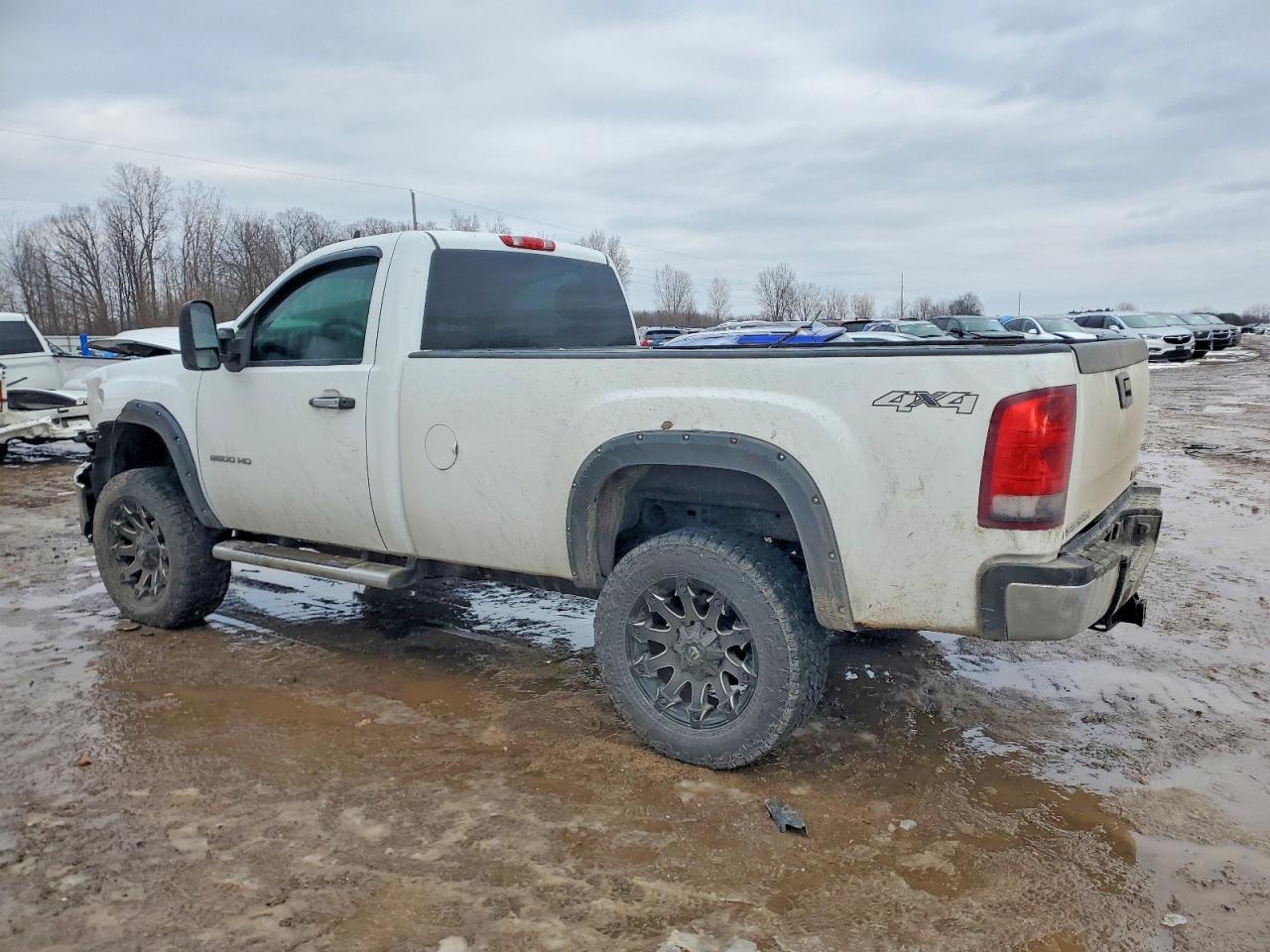 2012 GMC Sierra K2500 Heavy Duty - Image 2
