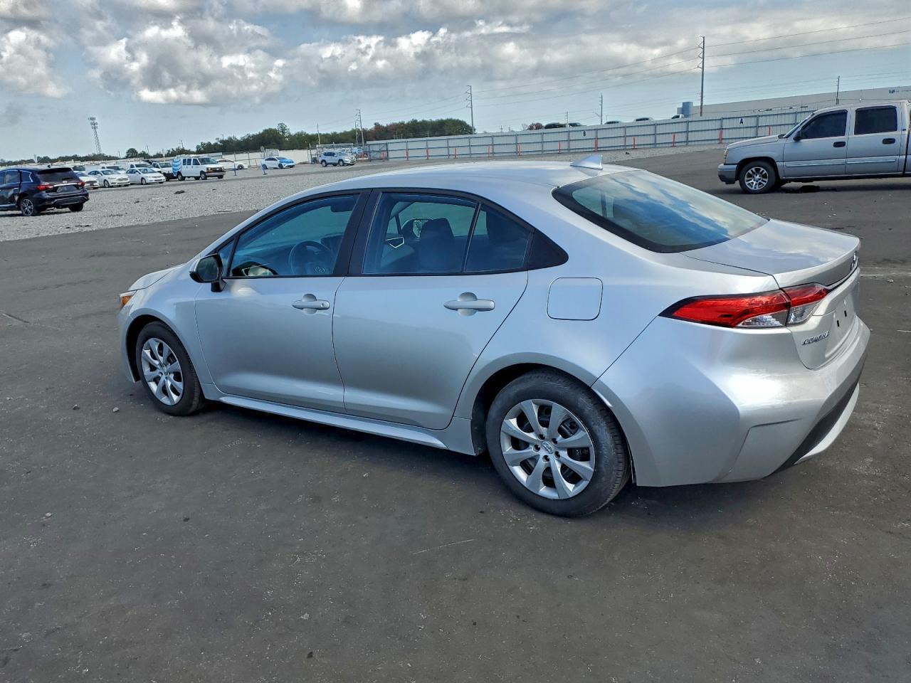 2025 Toyota Corolla Le - Фото 2