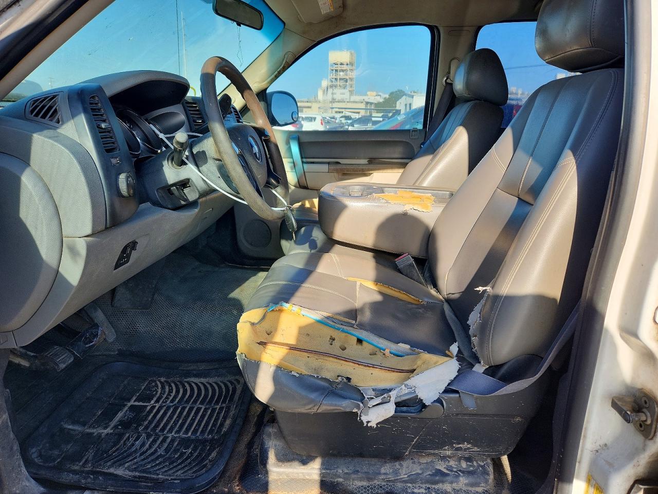 2011 Chevrolet Silverado C2500 Heavy Duty - Image 7