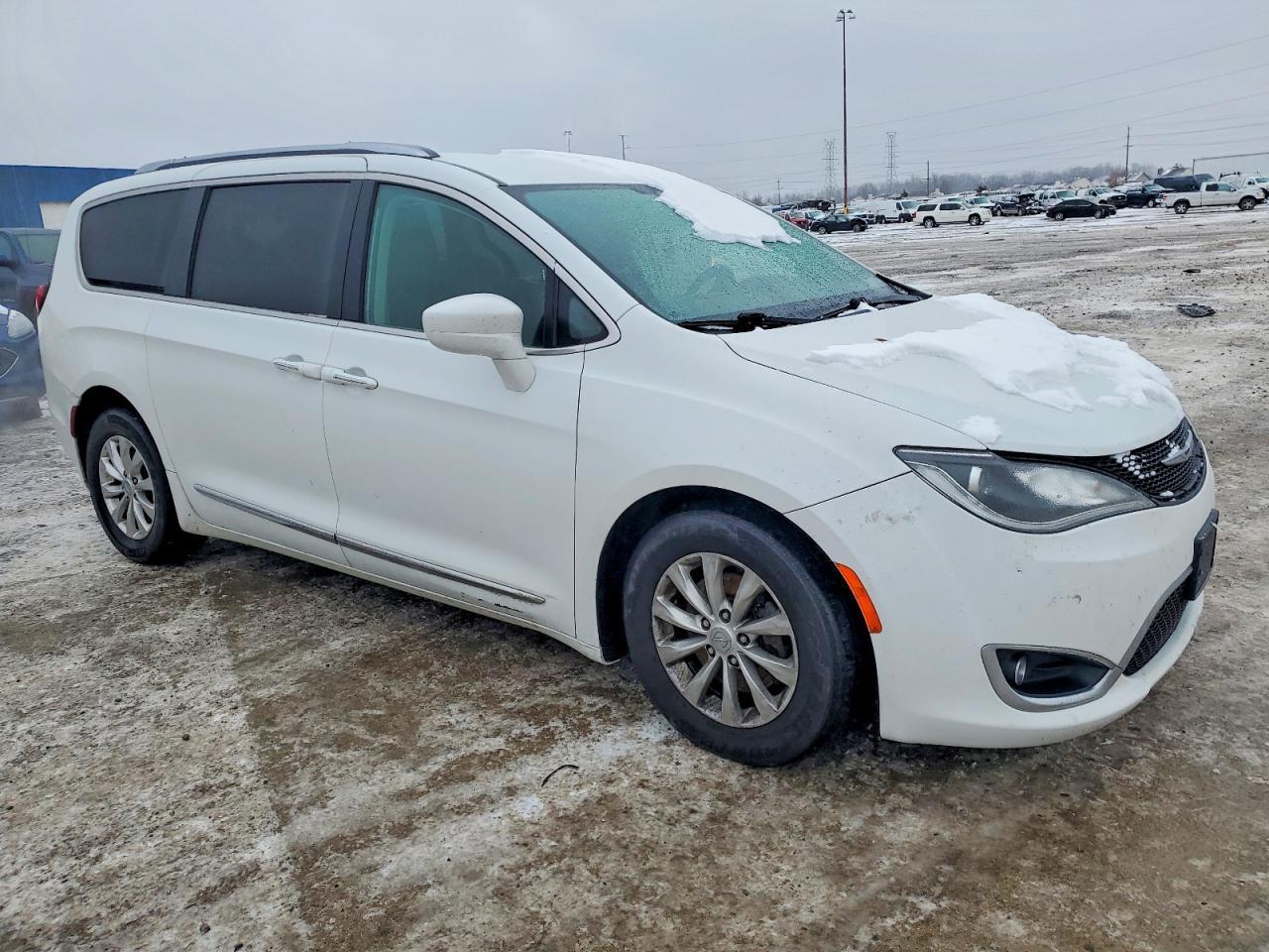 2019 Chrysler Pacifica Touring L - Image 4